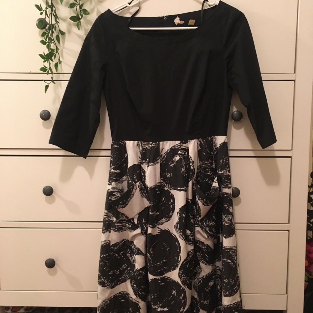 Black and white abstract mid-length dress